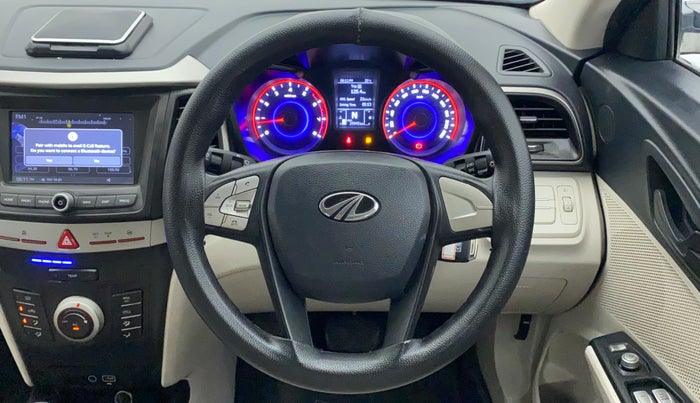 2021 Mahindra XUV300 W6 1.2 PETROL AMT, Petrol, Automatic, 29,945 km, Steering Wheel Close Up