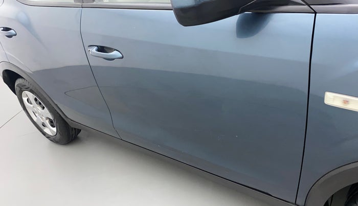 2021 Mahindra XUV300 W6 1.2 PETROL AMT, Petrol, Automatic, 29,945 km, Driver-side door - Slightly dented