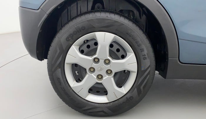 2021 Mahindra XUV300 W6 1.2 PETROL AMT, Petrol, Automatic, 29,945 km, Right Rear Wheel