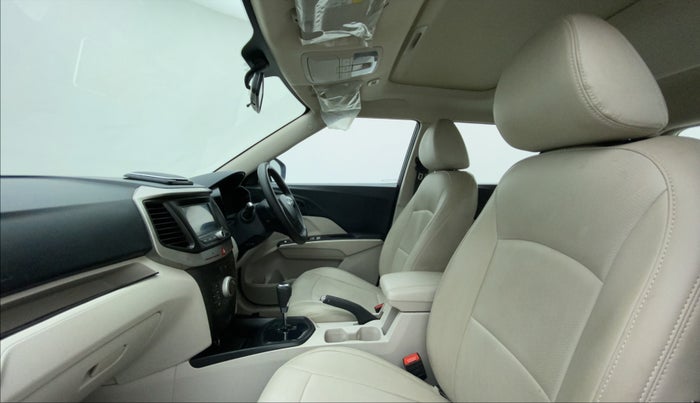 2021 Mahindra XUV300 W6 1.2 PETROL AMT, Petrol, Automatic, 29,945 km, Right Side Front Door Cabin