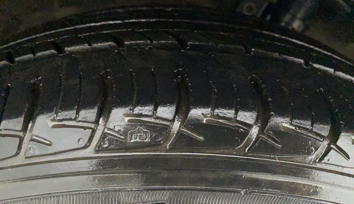 2015 Maruti Ciaz ZXI AT, Petrol, Automatic, 87,629 km, Right Rear Tyre Tread
