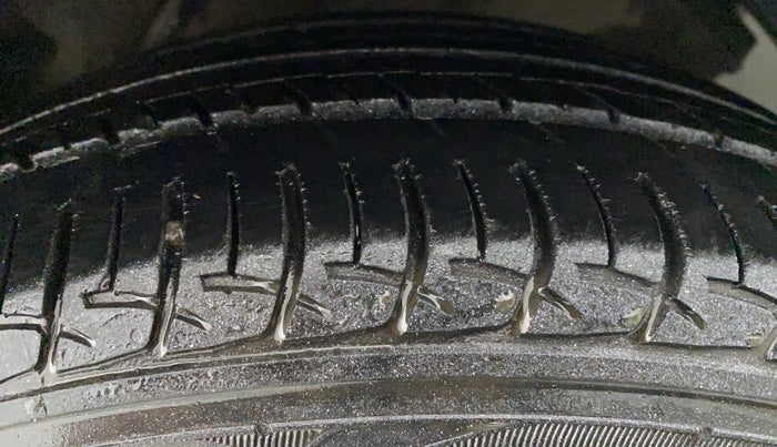 2015 Maruti Ciaz ZXI AT, Petrol, Automatic, 87,629 km, Left Rear Tyre Tread