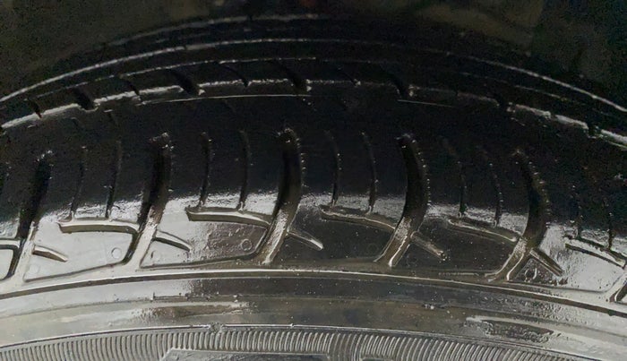 2015 Maruti Ciaz ZXI AT, Petrol, Automatic, 87,629 km, Left Front Tyre Tread