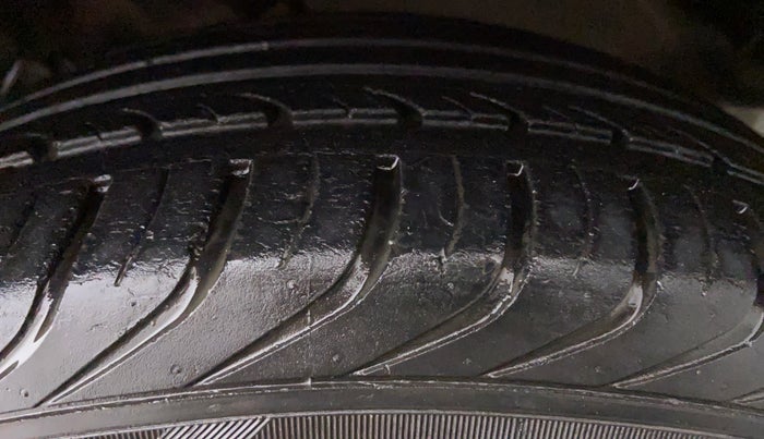 2017 Skoda Rapid 1.6 MPI STYLE AT, Petrol, Automatic, 39,166 km, Left Rear Tyre Tread