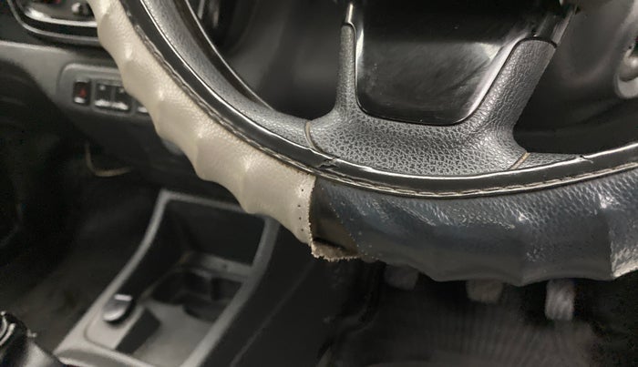 2016 Renault Kwid RXT, Petrol, Manual, 65,829 km, Steering wheel - Steering cover is minor torn