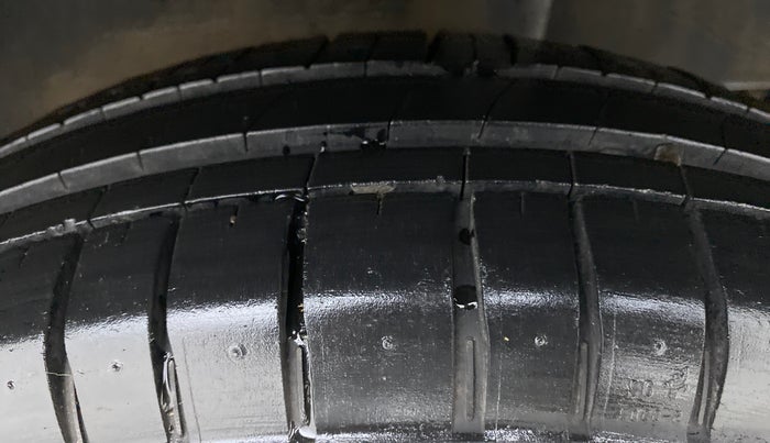 2016 Renault Kwid RXT, Petrol, Manual, 65,829 km, Left Rear Tyre Tread