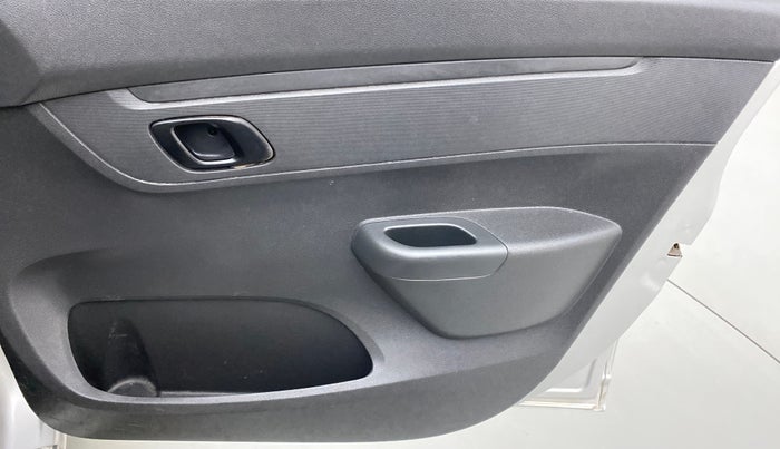 2016 Renault Kwid RXT, Petrol, Manual, 65,829 km, Driver Side Door Panels Control