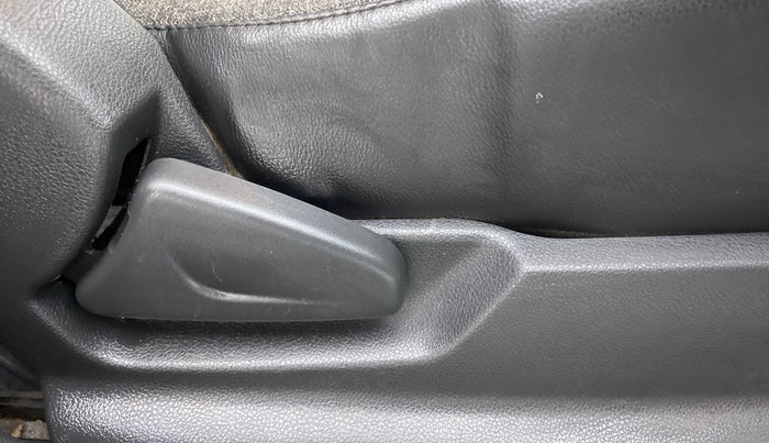 2016 Renault Kwid RXT, Petrol, Manual, 65,829 km, Driver Side Adjustment Panel