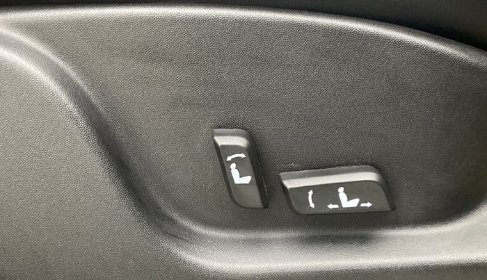 2018 Mahindra XUV500 W11 AT, Diesel, Automatic, 51,855 km, Driver Side Adjustment Panel