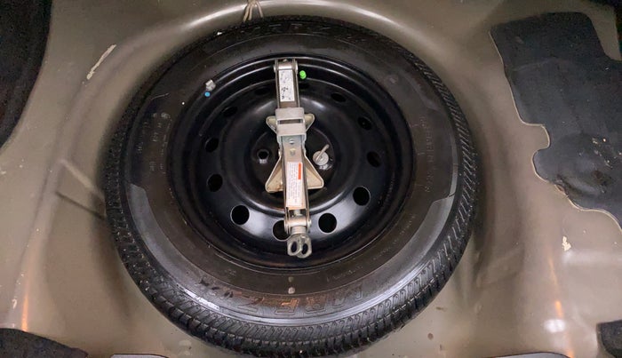 2015 Maruti Swift Dzire VXI, Petrol, Manual, 80,857 km, Spare Tyre
