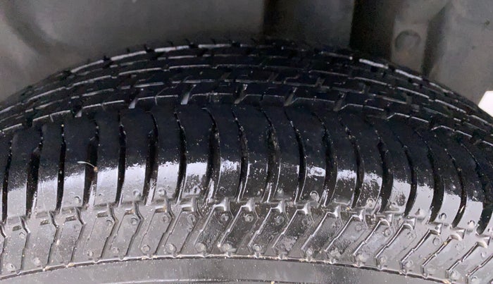2015 Maruti Swift Dzire VXI, Petrol, Manual, 80,857 km, Left Rear Tyre Tread