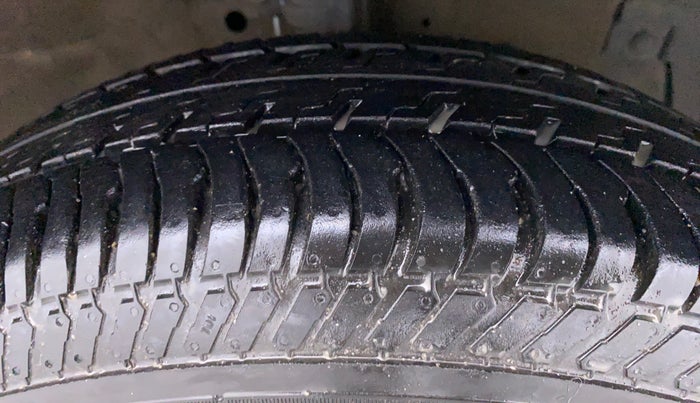2015 Maruti Swift Dzire VXI, Petrol, Manual, 80,857 km, Right Front Tyre Tread