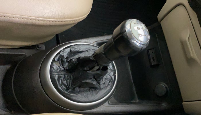 2012 Hyundai i20 SPORTZ 1.2, Petrol, Manual, 90,230 km, Gear lever - Boot cover slightly torn