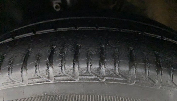 2013 Volkswagen Vento HIGHLINE DIESEL, Diesel, Manual, 74,296 km, Right Rear Tyre Tread