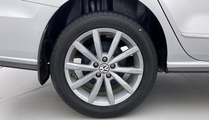 2022 Volkswagen Vento HIGHLINE PLUS 1.0 TSI AT, Petrol, Automatic, 4,988 km, Right Rear Wheel