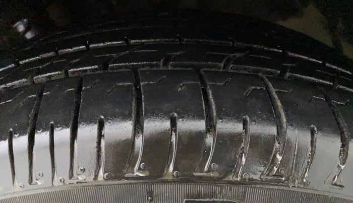 2016 Hyundai Creta 1.6 SX PLUS VTVT, CNG, Manual, 57,412 km, Left Front Tyre Tread