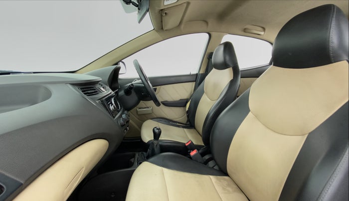 2015 Hyundai Eon D LITE PLUS, Petrol, Manual, 49,989 km, Right Side Front Door Cabin