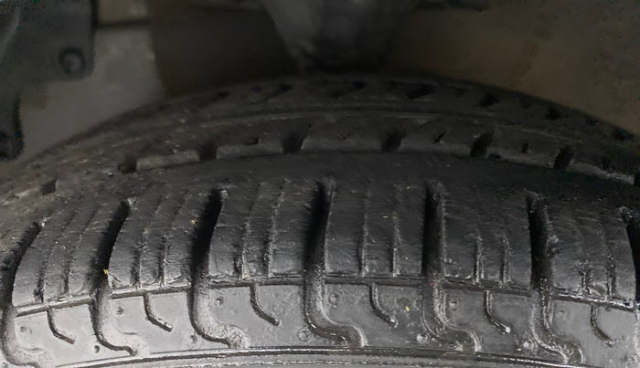 2015 Hyundai Eon MAGNA PLUS, Petrol, Manual, 79,610 km, Left Front Tyre Tread
