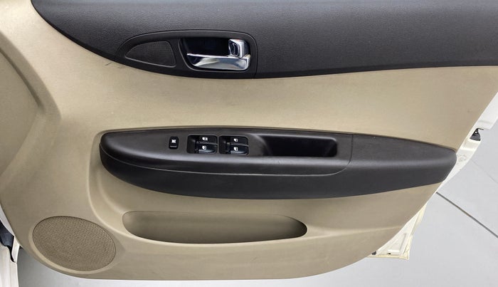 2012 Hyundai i20 MAGNA 1.2 VTVT, Petrol, Manual, 35,383 km, Driver Side Door Panels Control