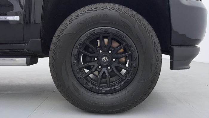 Chevrolet Silverado-Right Front Tyre