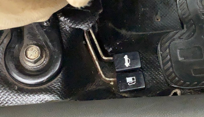 2013 Maruti Alto 800 LXI, Petrol, Manual, 76,653 km, Flooring - Dicky opening lever is not working