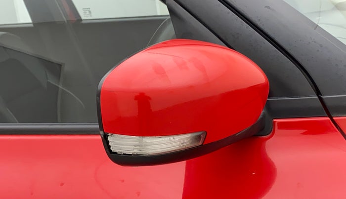 2020 Maruti Swift VXI, Petrol, Manual, 59,136 km, Right rear-view mirror - Indicator light has minor damage