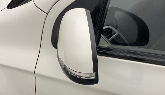 2012 Hyundai i20 SPORTZ 1.2, CNG, Manual, 1,08,440 km, Left rear-view mirror - Folding motor not working