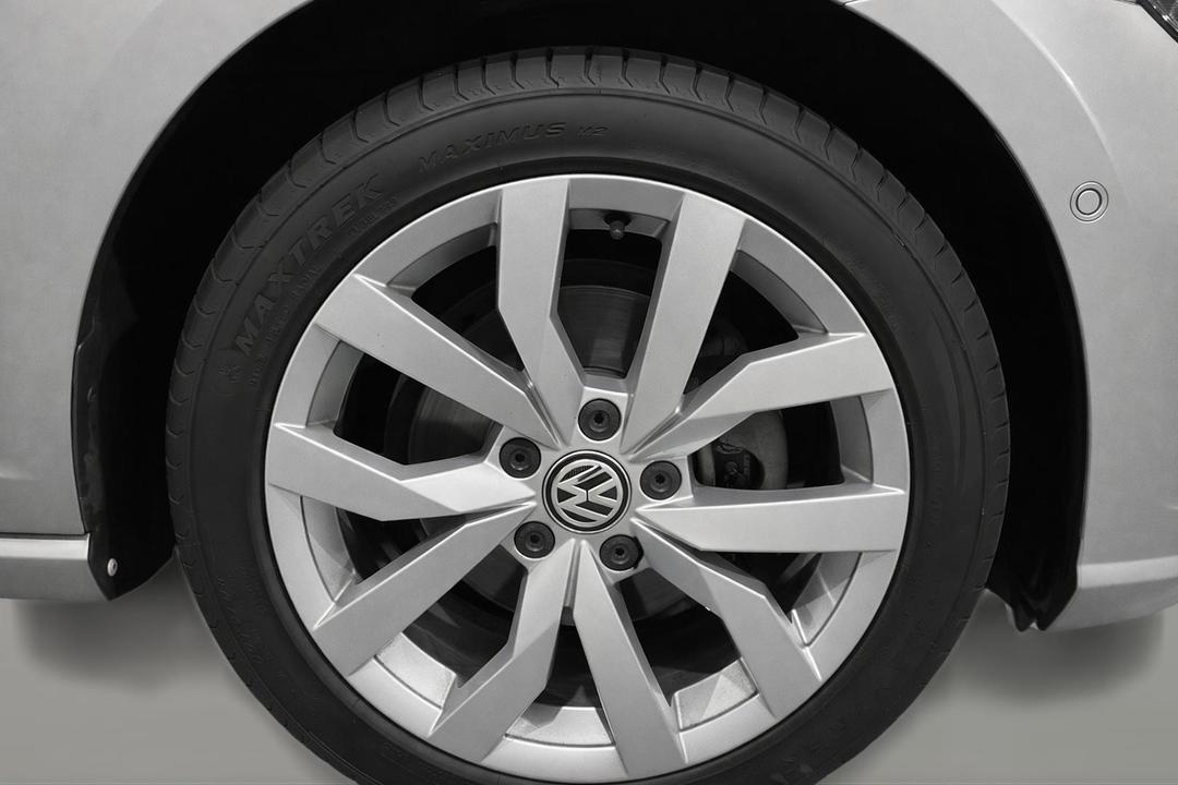 2019 Volkswagen Golf 110 Tsi Highline, Automatic, 172353 km, Right Front Wheel