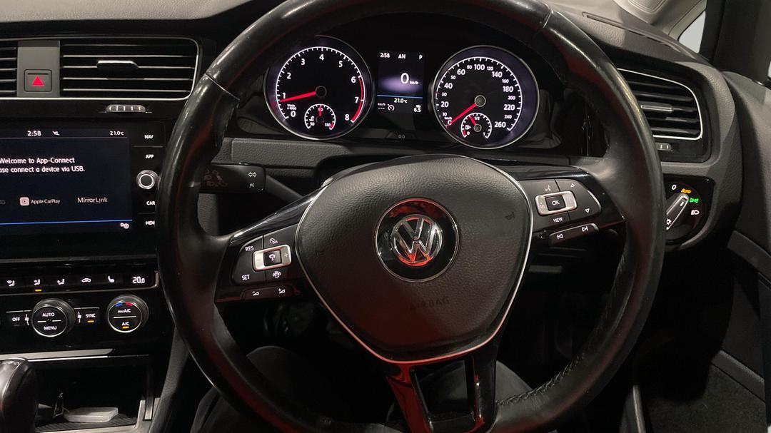 2019 Volkswagen Golf 110 Tsi Highline, Automatic, 172353 km, Steering Wheel Close-up