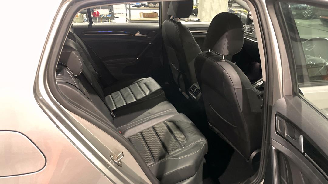 2019 Volkswagen Golf 110 Tsi Highline, Automatic, 172353 km, Right Side Rear Door Cabin View