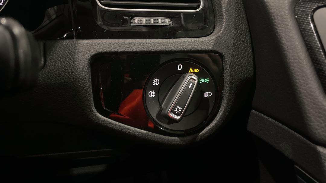 2019 Volkswagen Golf 110 Tsi Highline, Automatic, 172353 km, Utility Switches/Buttons