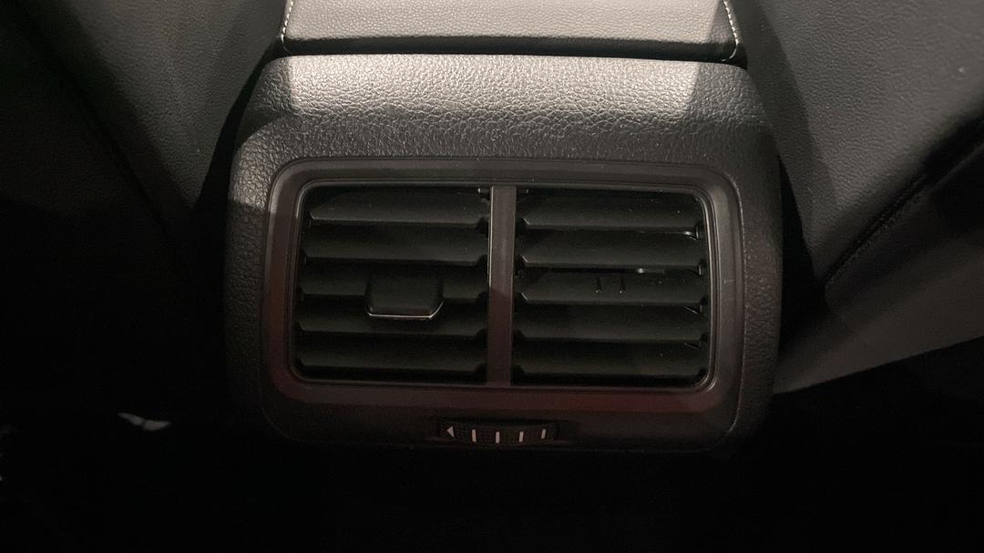 2019 Volkswagen Golf 110 Tsi Highline, Automatic, 172353 km, Rear A/C Vent