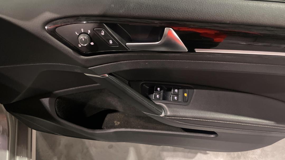 2019 Volkswagen Golf 110 Tsi Highline, Automatic, 172353 km, Drivers Side Door Panel Controls