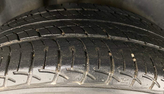 2016 Volkswagen Ameo HIGHLINE 1.2, Petrol, Manual, 31,344 km, Right Rear Tyre Tread