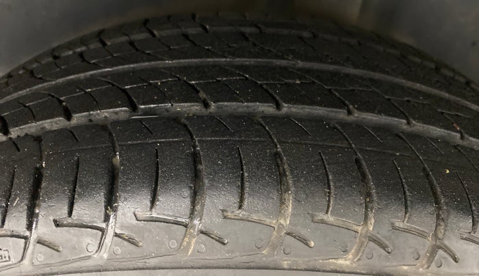 2016 Volkswagen Ameo HIGHLINE 1.2, Petrol, Manual, 31,344 km, Left Rear Tyre Tread