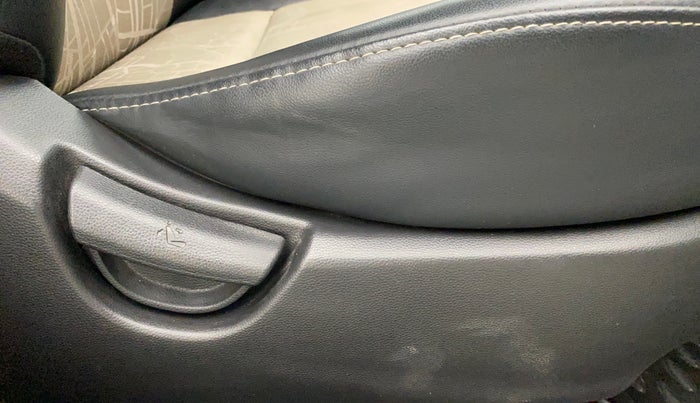 2019 Hyundai Grand i10 MAGNA AT 1.2 KAPPA VTVT, Petrol, Automatic, 41,879 km, Driver Side Adjustment Panel