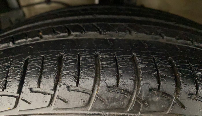 2015 Maruti Swift Dzire ZDI, Diesel, Manual, 39,142 km, Left Front Tyre Tread