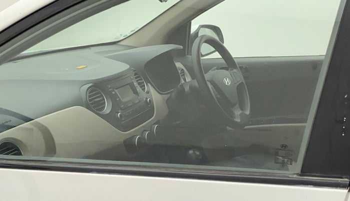 2018 Hyundai Xcent S 1.2, CNG, Manual, 94,803 km, Front passenger door - Weather strip has minor damage