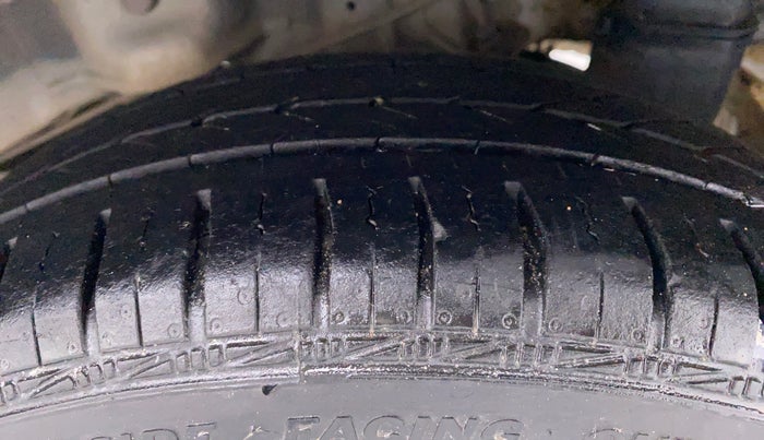 2017 Hyundai Eon MAGNA PLUS, Petrol, Manual, 58,380 km, Left Rear Tyre Tread