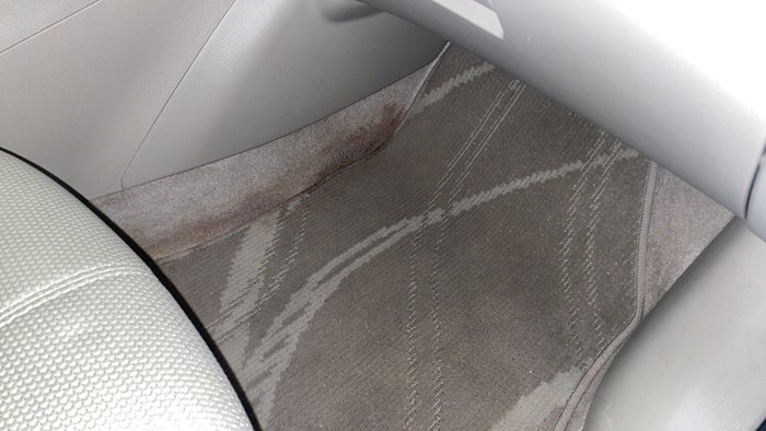 NISSAN SENTRA-Flooring Stain