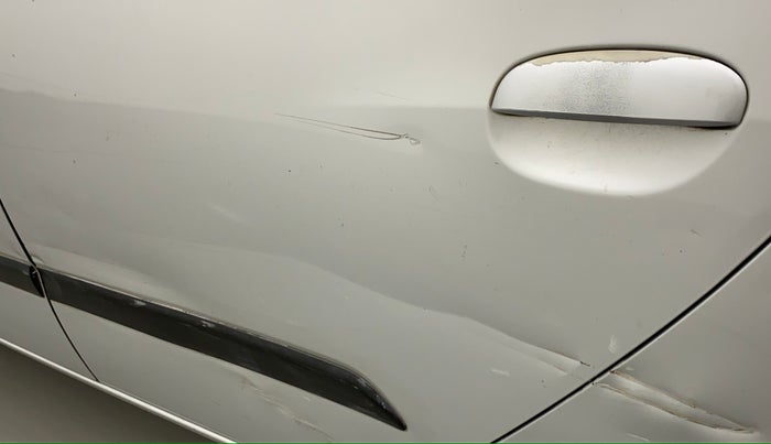 2010 Hyundai i10 MAGNA 1.2, Petrol, Manual, 1,11,237 km, Rear left door - Slightly dented