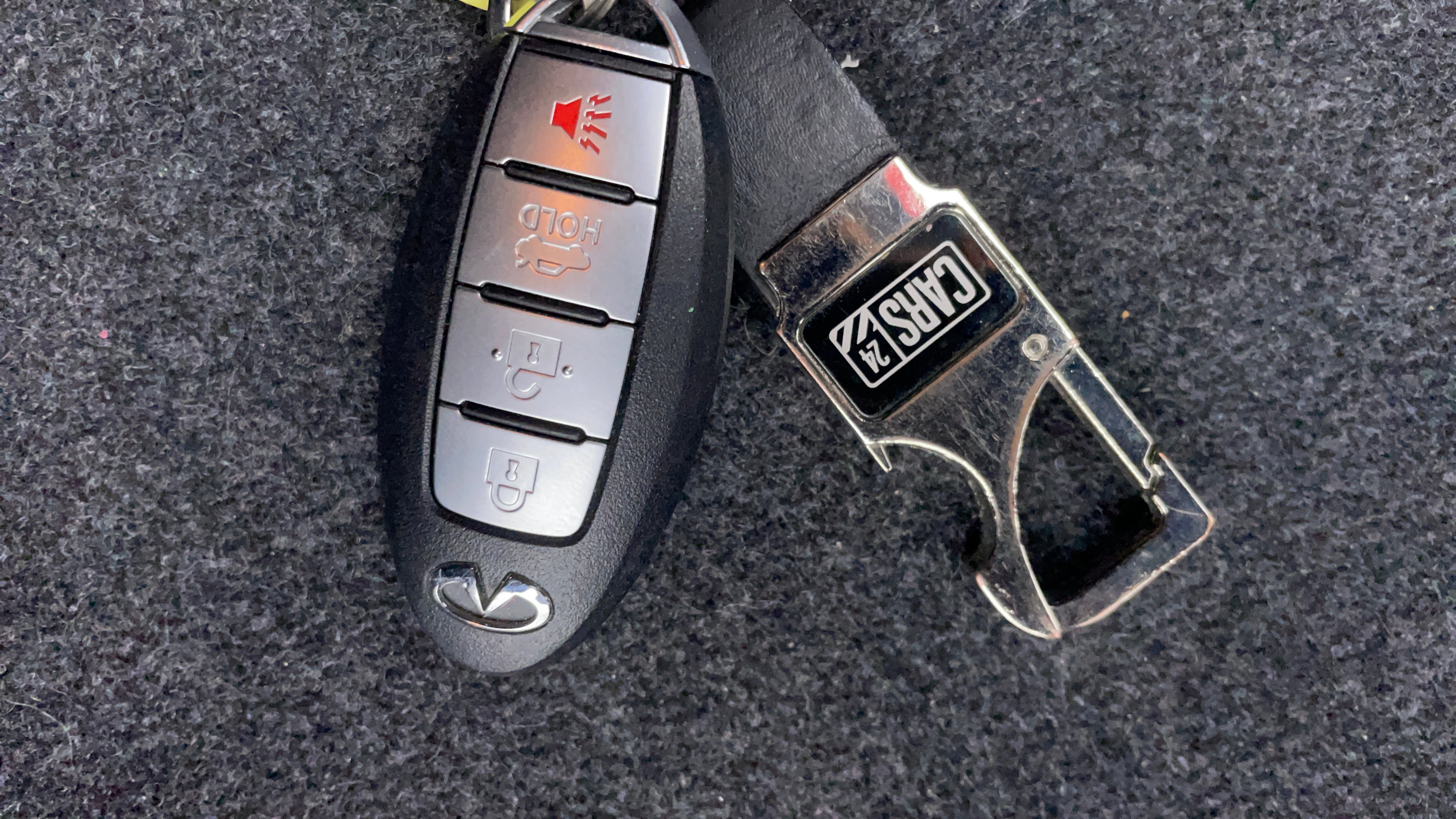 Infiniti Q50-Key Close-up