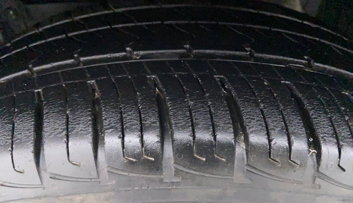 2018 Maruti Vitara Brezza LDI, Diesel, Manual, 24,494 km, Left Front Tyre Tread