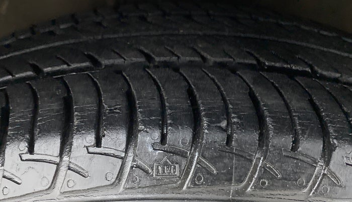 2016 Maruti Celerio VXI (O) AMT, Petrol, Automatic, 28,331 km, Right Front Tyre Tread