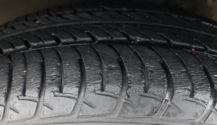 2016 Maruti Celerio VXI (O) AMT, Petrol, Automatic, 28,331 km, Left Front Tyre Tread