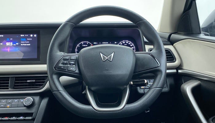 2022 Mahindra XUV700 MX D MT 5 STR, Diesel, Manual, 4,494 km, Steering Wheel Close Up