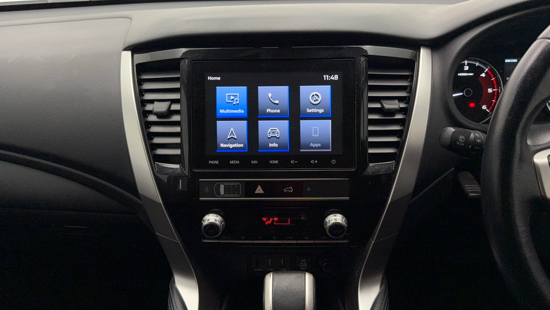 2020 Mitsubishi Pajero Sport Gls (4x4) 7 Seat, Automatic, 108452 km, Center Console