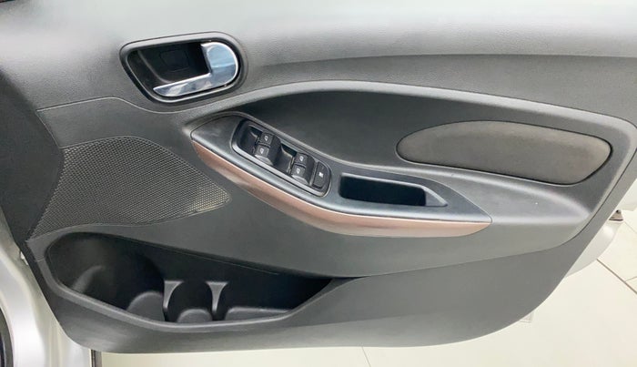 2018 Ford FREESTYLE TITANIUM 1.2 PETROL, Petrol, Manual, 59,676 km, Driver Side Door Panels Control
