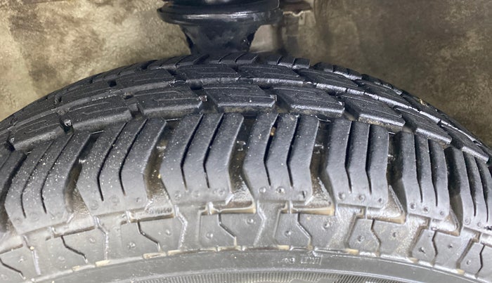 2012 Maruti Zen Estilo LXI CNG, CNG, Manual, 45,356 km, Left Front Tyre Tread