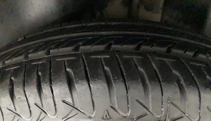 2011 Maruti Swift VXI, Petrol, Manual, 66,846 km, Left Rear Tyre Tread